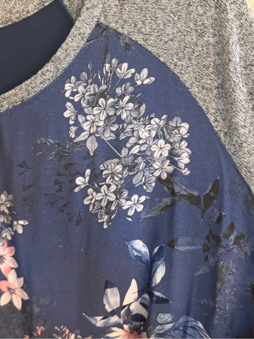 Kut from the Kloth Navy Floral Crewneck with Gray Raglan Sleeves - Picture 3 of 9